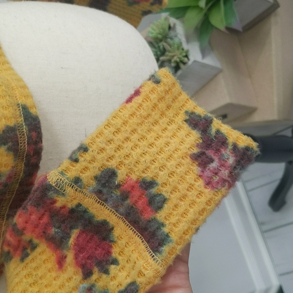 Out From Under Waffle Knit Long Sleeve Yellow Floral Cropped Top - Size M - Picture 8 of 12
